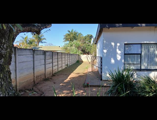 3 BEDROOM FREEHOLD FOR SALE IN PIONEER PARK